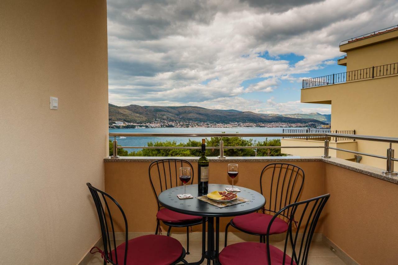 Apartments Mare Trogir Exterior foto