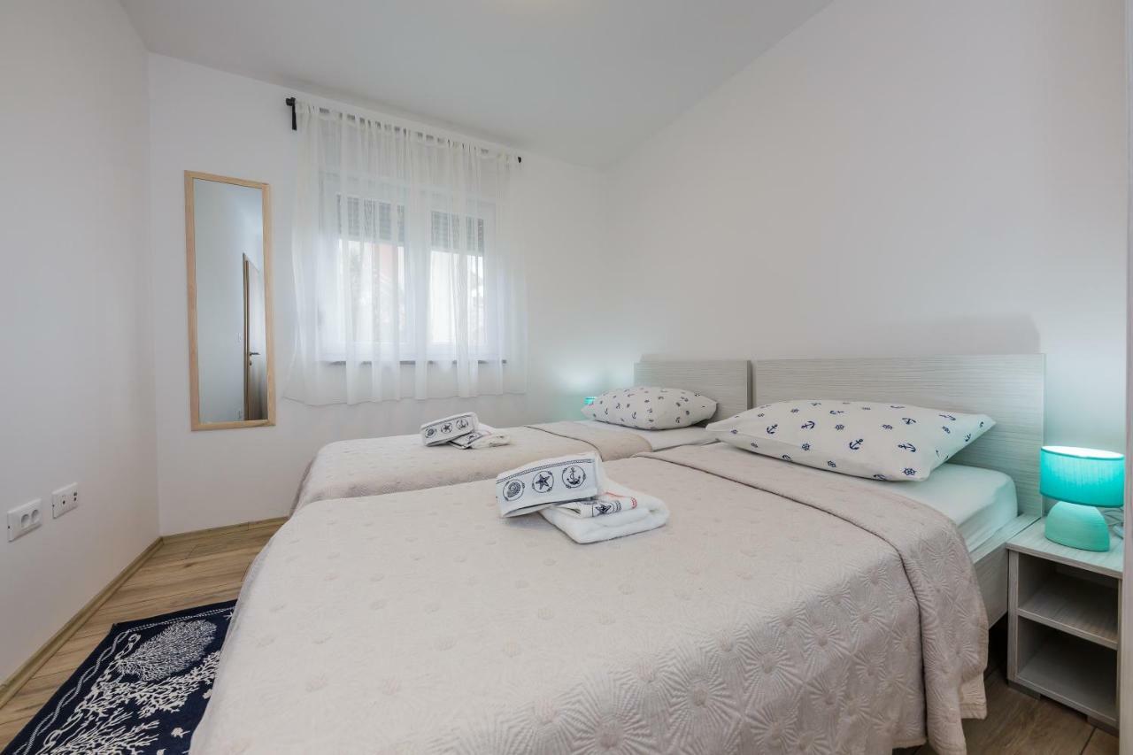 Apartments Mare Trogir Exterior foto