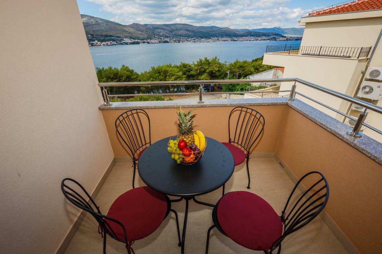 Apartments Mare Trogir Exterior foto