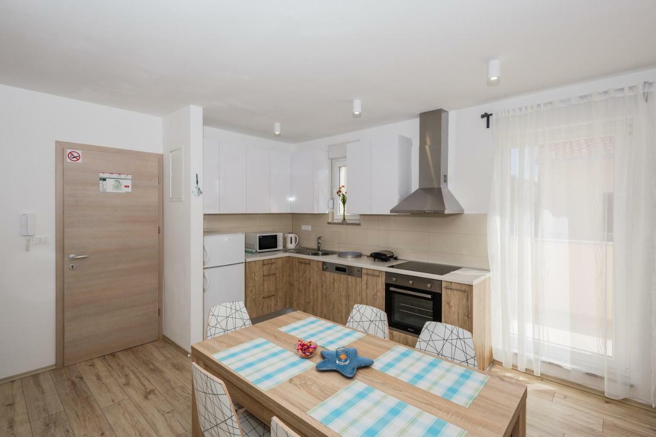 Apartments Mare Trogir Exterior foto